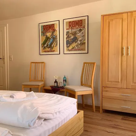 Colonial Cafe Apartment